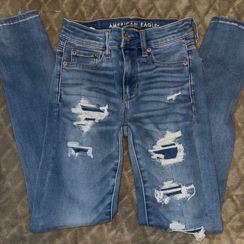 American Eagle Outfitters Women's Blue Distressed Jeans